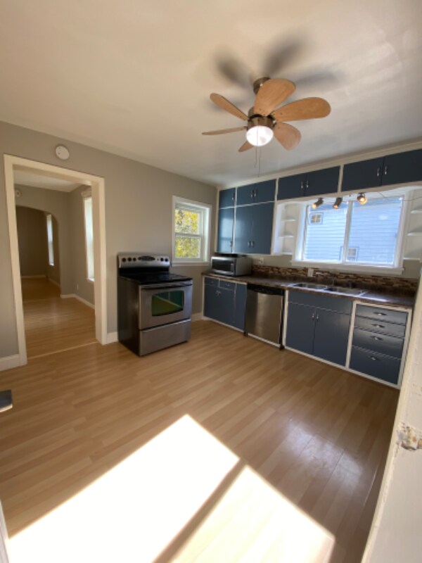 Foto del edificio - 813 1st Ave NE