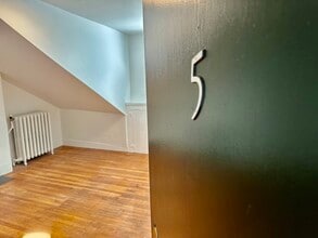 Building Photo - 107 Charles St