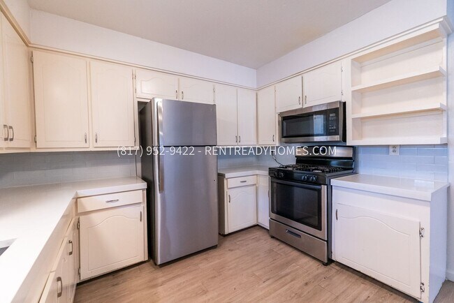 Foto del edificio - 4 Bedroom 2 Bathroom Home with Large Backyard and Two Car Garage in Mesquite Texas!