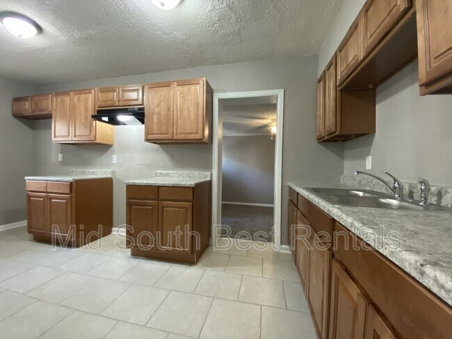 Building Photo - 1654 Shadowlawn Blvd