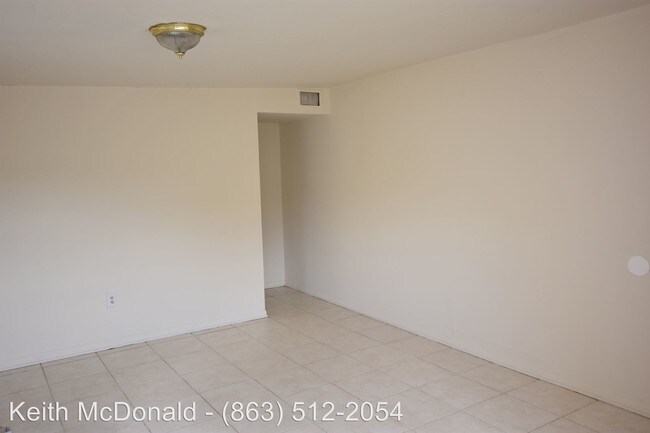 Foto del edificio - 2003 N Combee Rd