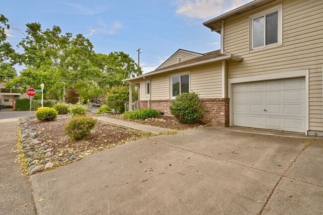 Photo - 5400-5402 Folsom Blvd Apartment