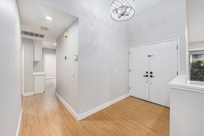 Building Photo - 638 Begonia Drive - 3 bedroom | 2 bath | S...