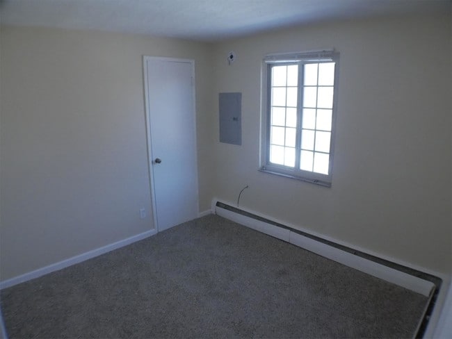 Building Photo - 321-321 Beattie Ave