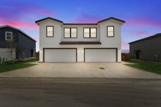 Building Photo - 123 Sai Mnr