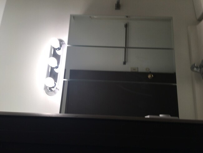 Foto del edificio - 350 N Birch St