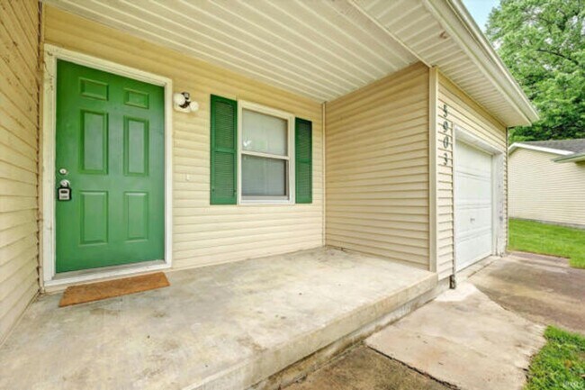 Foto del edificio - Available now!! Great quiet neighborhood —...