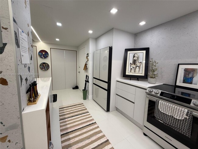 Foto del edificio - 6801 Indian Creek Dr