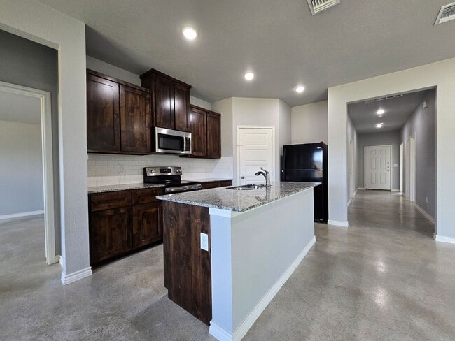 Building Photo - MOVE IN SPECIAL & NEW IN MANAGEMENT - AVAI...