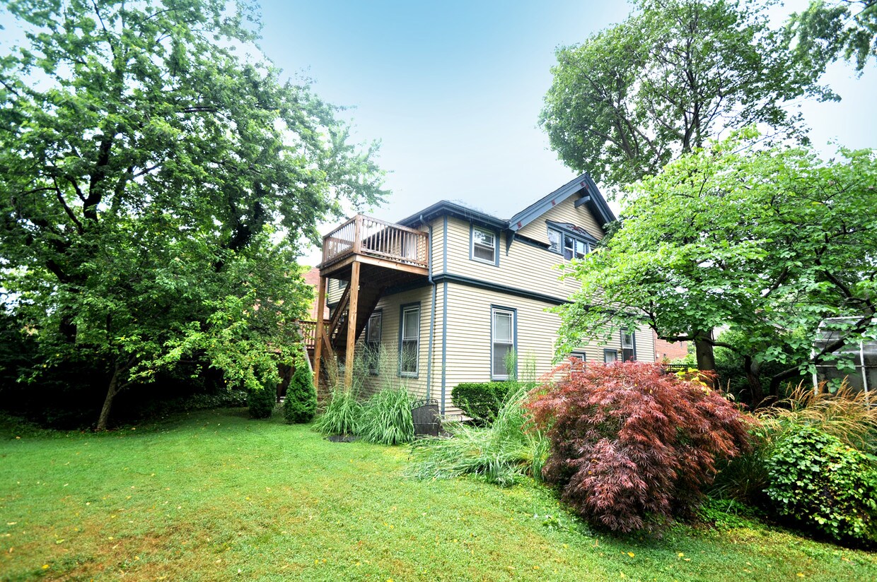Primary Photo - 4739 S Kimbark Ave