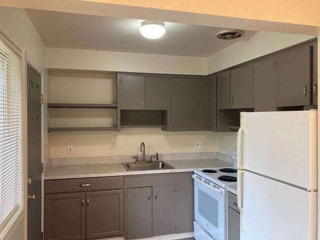 Foto del edificio - 4955 SW Lombard Ave