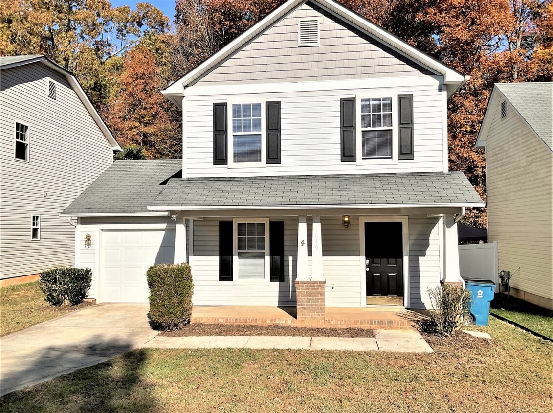 1049 Crestdale Crossing Dr House Rental in Matthews, NC