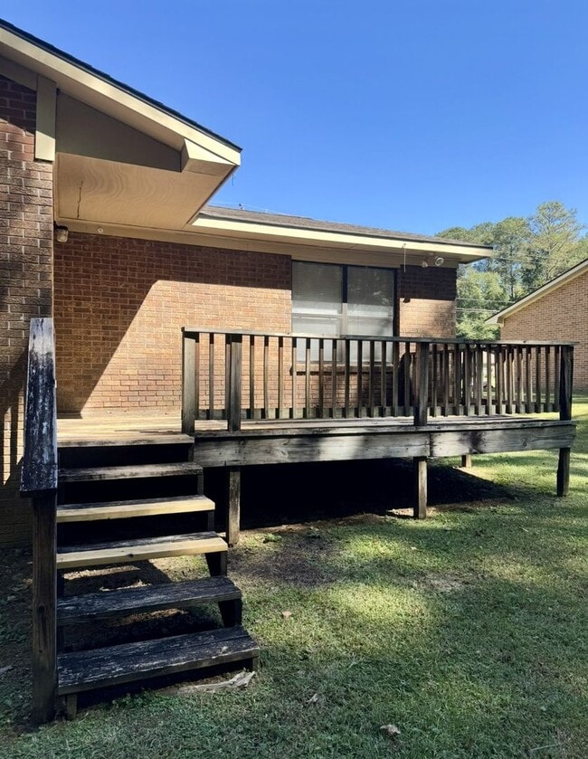 Building Photo - Duplex on East University Drive!