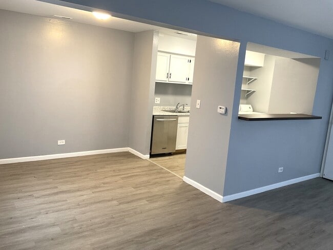 Building Photo - 1387 S Glen Cir