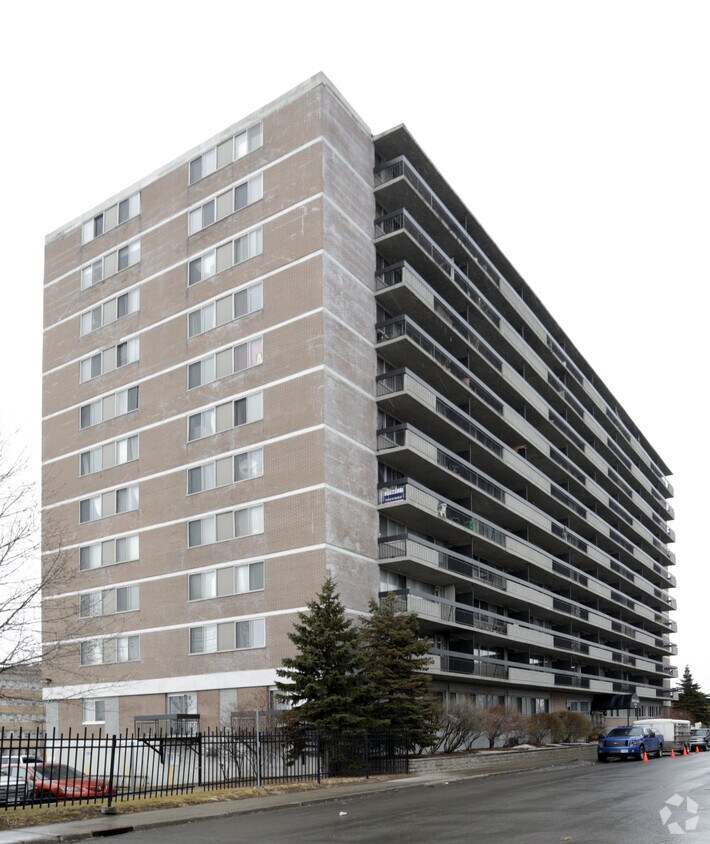 Primary Photo - Dow's Lake Towers