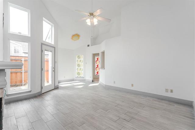 Foto del edificio - 4124 Hollow Oak Dr