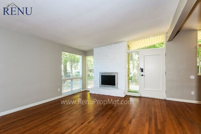 Foto del edificio - Spring into Savings: 50% off your first mo...