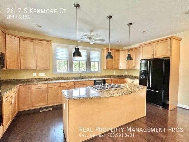 Foto del edificio - Stunning Shirlington End Unit w/ Roof Deck!