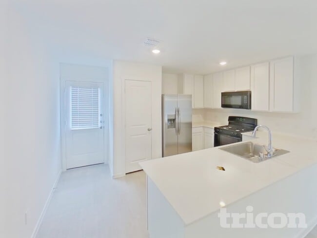 Building Photo - 807 Ponderosa Ln