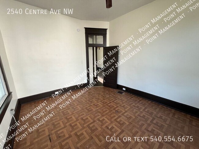 Building Photo - Updated 3 Bed 1 Bath