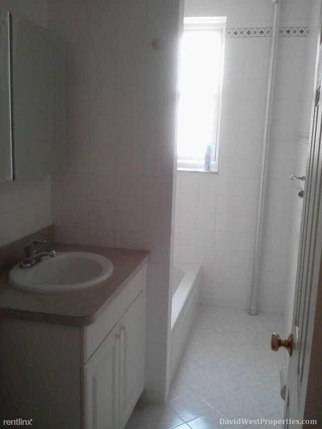 Building Photo - 2 br, 1 bath Apartment - 72 Avenue U 3FR
