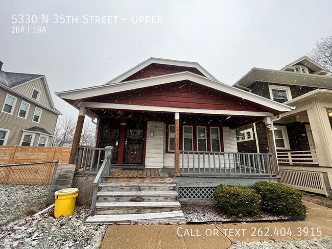 Building Photo - Spacious 2 Bedroom Upper