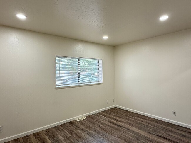 Foto del edificio - Ready for new occupants!  2 Bedroom 1 Bath...