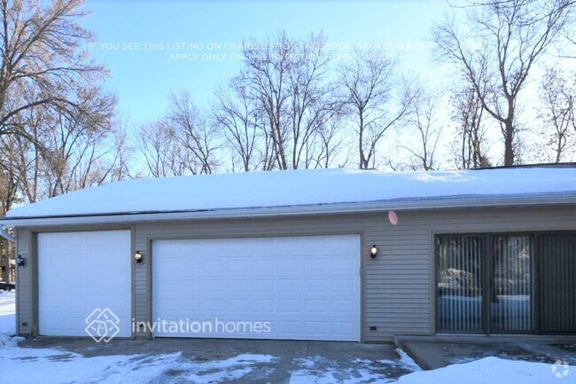 Building Photo - 302 Zinnia Ln N