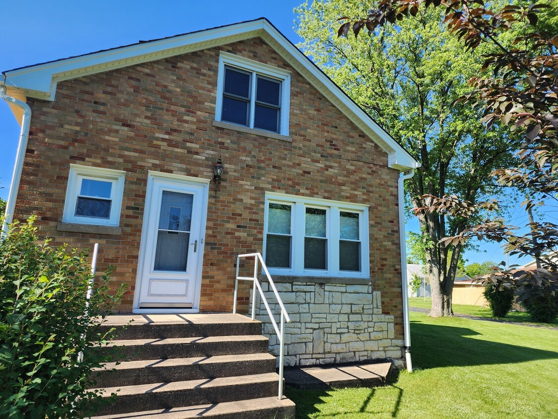 Foto principal - 16W611 2nd Ave