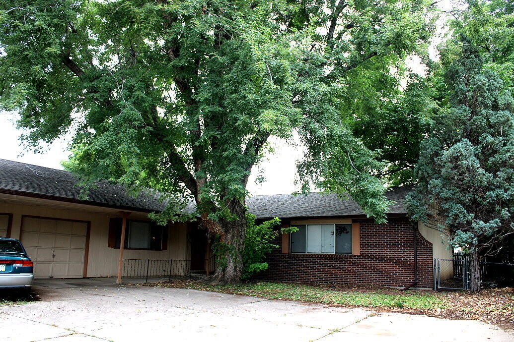Foto principal - 405 E Swallow Rd