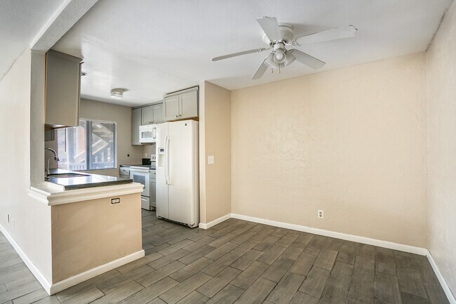 Foto del edificio - 3018 W Cheryllyn Ln