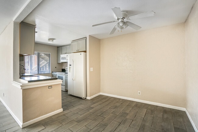 Building Photo - 3018 W Cheryllyn Ln