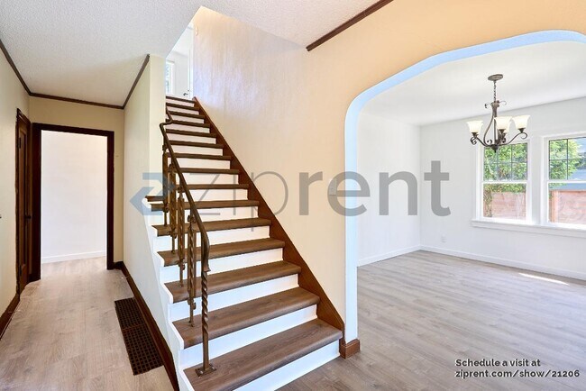 Building Photo - 3920 NE 37th Ave