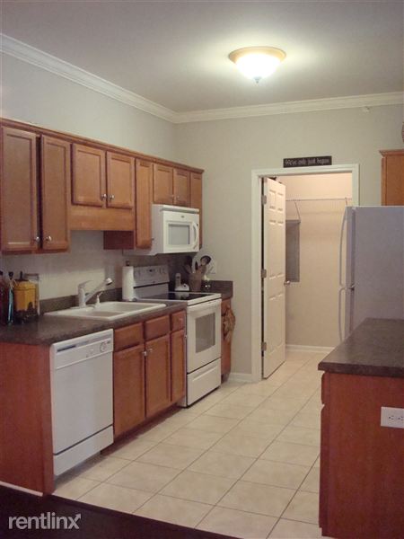 Building Photo - 612 Marshtree Ln