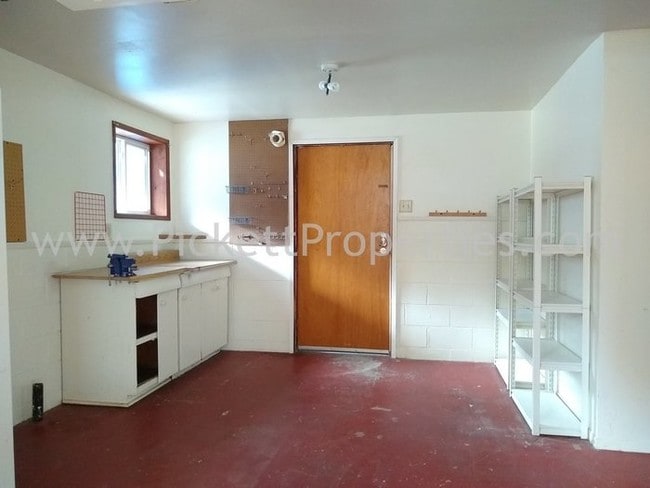 Building Photo - 1306 Poindexter Ave W