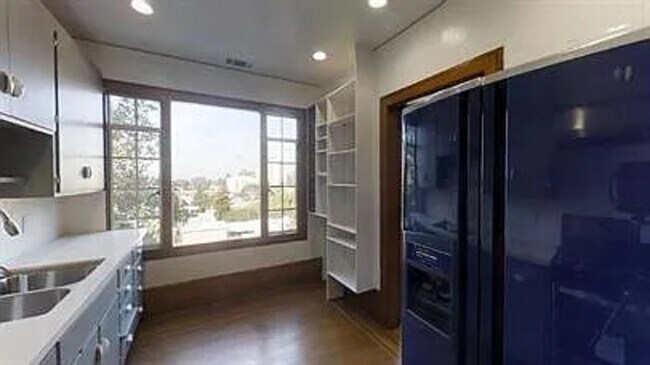 Foto del edificio - 3273 Kempton Ave