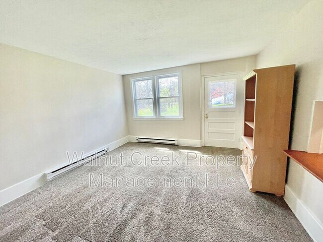 Building Photo - 6968 Lake Ave