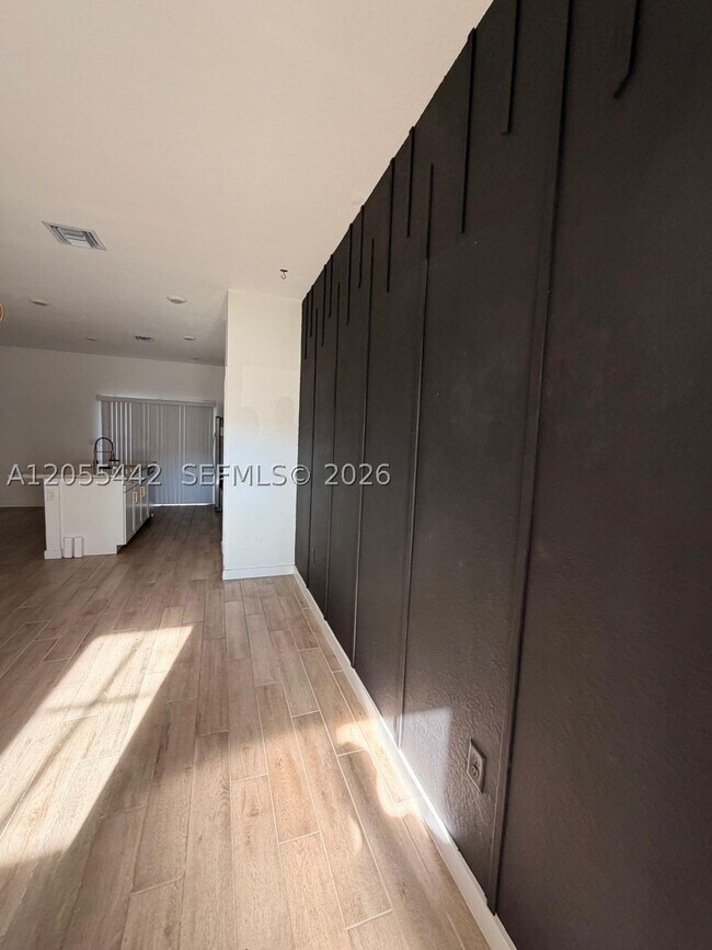 Foto del edificio - 1680 SE 8th St