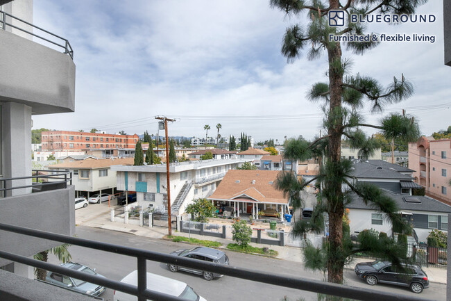 Foto del edificio - 1800 N Normandie Ave