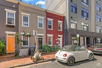 Building Photo - 219 Parker St NE