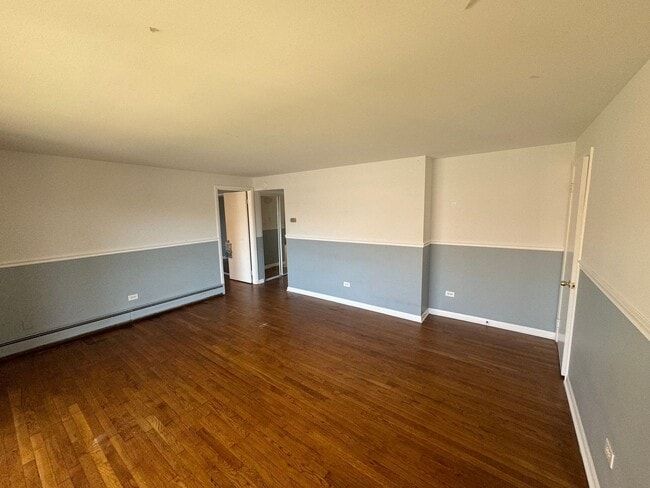Building Photo - 3014 W 59th St