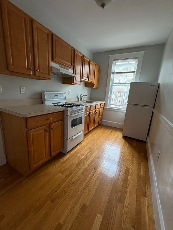 Building Photo - 156 Summer St