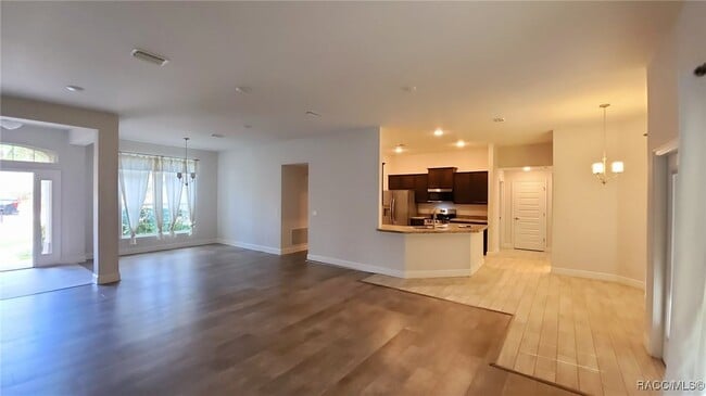 Foto del edificio - 23 Lone Pine St