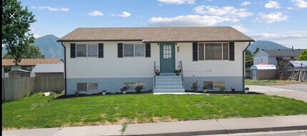 Building Photo - 686 Tomahawk Dr