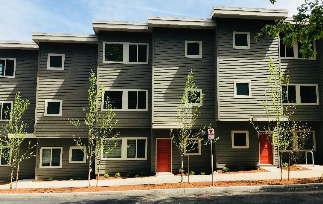 Foto principal - 710 SW Broadway Dr