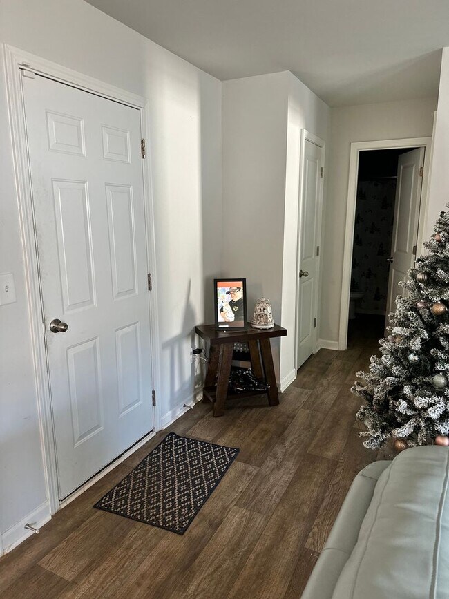 Foto del edificio - Spacious 5BR House in Greensboro