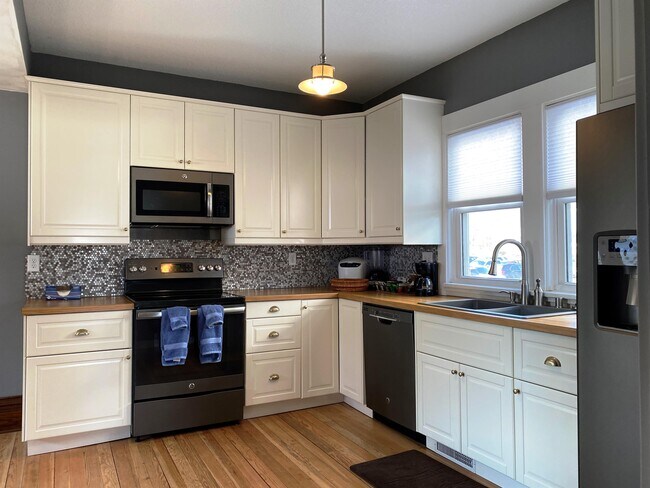 Foto del edificio - 313 4th Ave NW