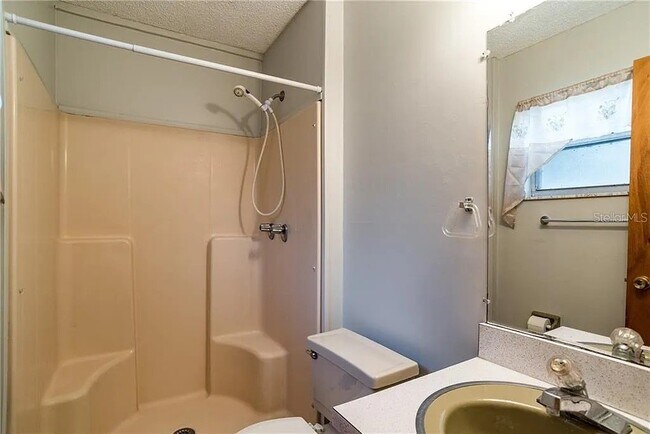 Foto del edificio - 3412 Lori Ln N