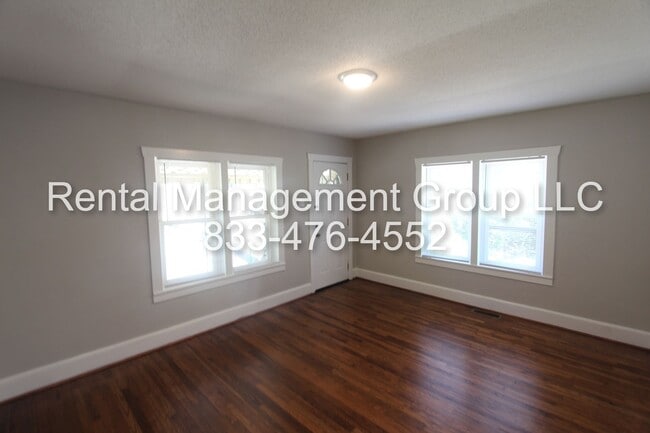 Building Photo - .New On The Market! Charming 2 bedroom 1 bath