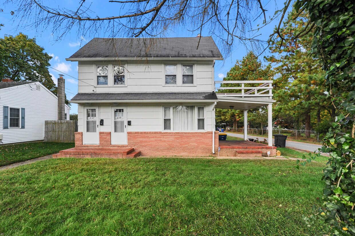 Primary Photo - 239 Pine St